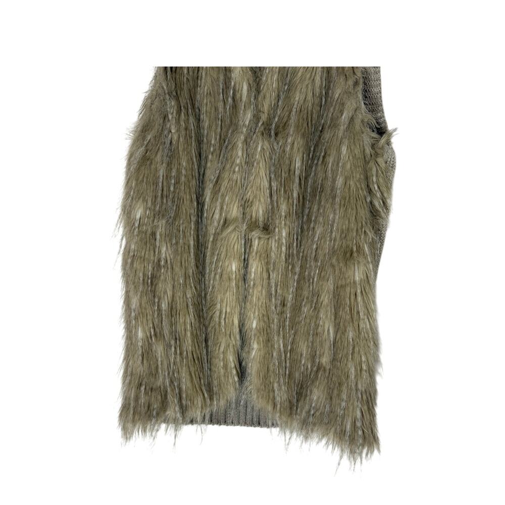 Sebby Collection Beige Faux Fur Hook & Loop Closure Sweater Vest Top Size M - Picture 3 of 9